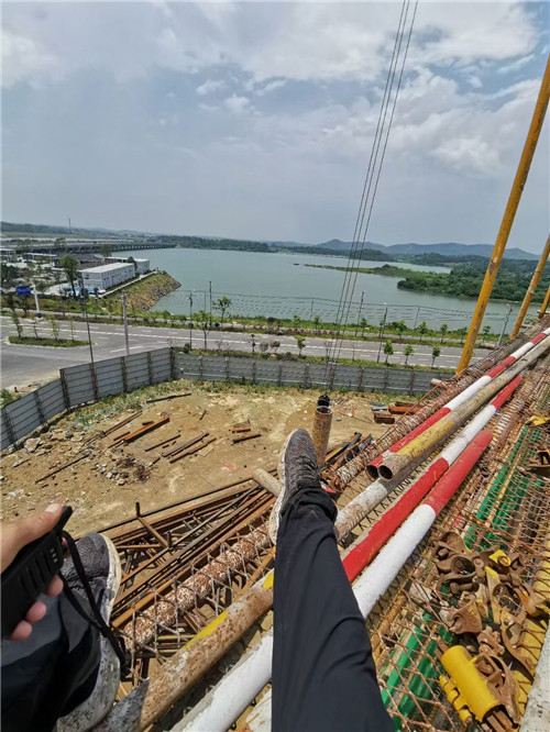 迭部县作业中发生设备损坏或人员意外，责任怎么划分？