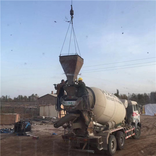 迭部县“精准瞄准”—— 吊车的 “定位导航” 技术