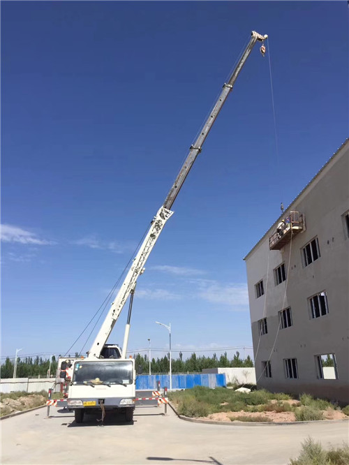 迭部县“轻装强干”—— 吊车的 “轻量化臂架” 技术