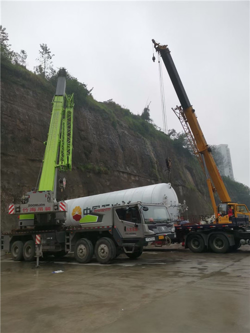 迭部县“不怕风雨冻”—— 吊车的 “恶劣环境适应” 技术